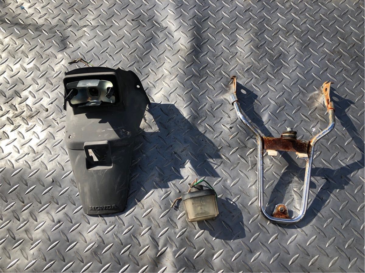 56693■ ホンダ ジャズ AC09 (100番台〜) ナンバー ステー リア フェンダー フォグ ランプ セット拍卖