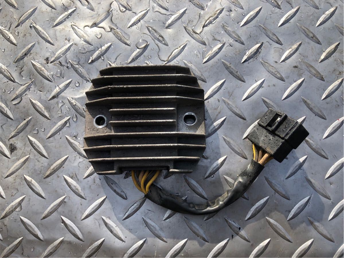 56751■ カワサキ ZRX400 ZR400E (025番台〜) (4〜5年前に実働確認) レギュレーター レギュレター 【SH650-12】 拍卖