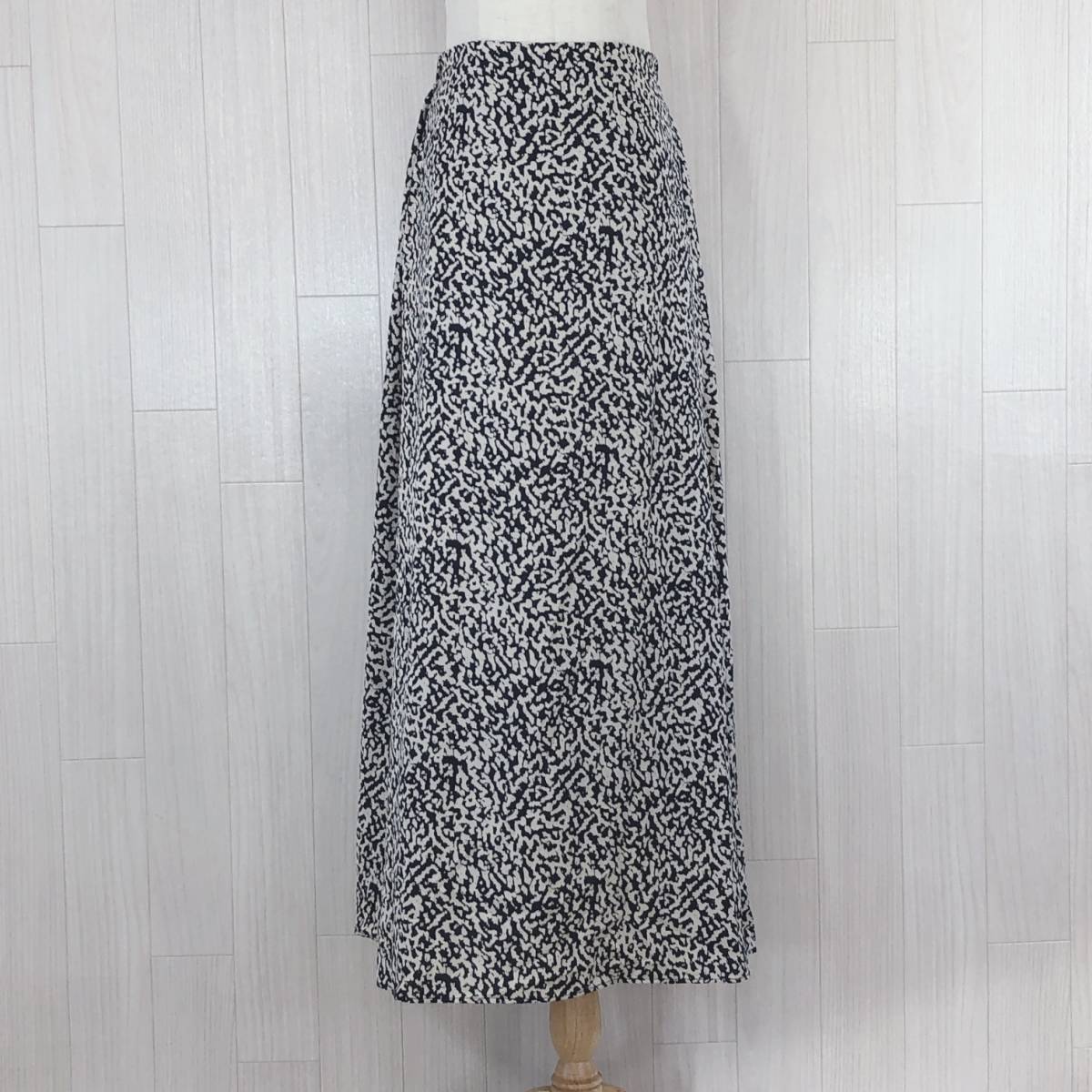 YZ0365 美品 レディース ボトムス ロングスカート 薄手 サイズ1 ネイビー 紺 ベージュ ホワイト 総柄 華やか エレガント ゴージャス 春夏拍卖