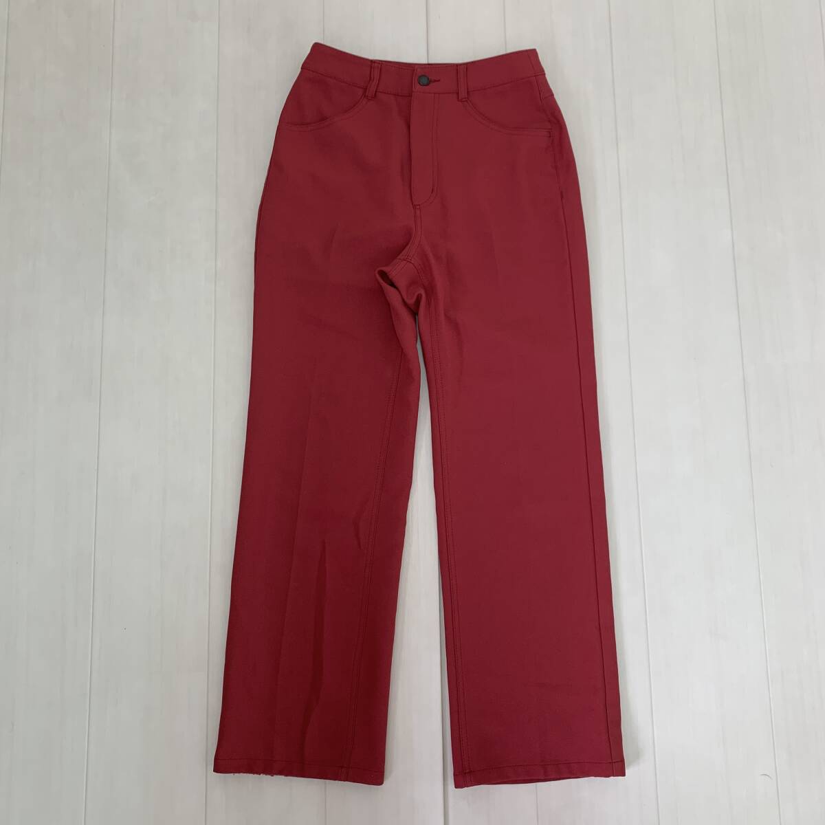 YH2077 GU ジーユー レディース カジュアルパンツ 無地 レッド 赤 ストレートパンツ ストレッチ素材 Mサイズ シンプルスタイル 万能 USED拍卖