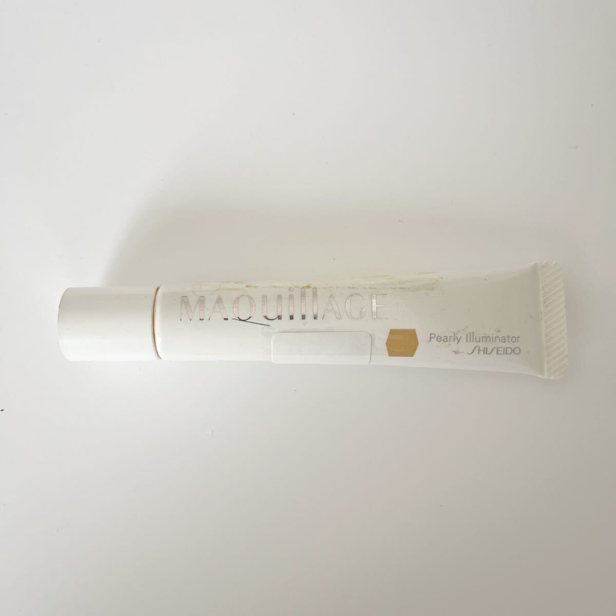 マキアージュ / パーリーイルミネーター ゴールド パールの光沢感で内側から輝くような肌を演出するファンデーション 定価3080円拍卖