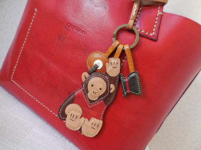 美品 genten ゲンテン チャーム おさるさん サル 猿 モンキー キーホルダー レザー 牛革拍卖
