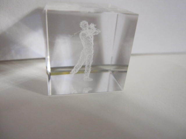 新品 ゴルフ ナイスショット クリスタル 3D 刻印 置物 クリアキューブ スクエア型 2㎝×2㎝ ペーパーウェイト インテリア雑貨拍卖