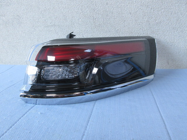 ⑫ JEEP コマンダー テールランプ右  00501583120拍卖