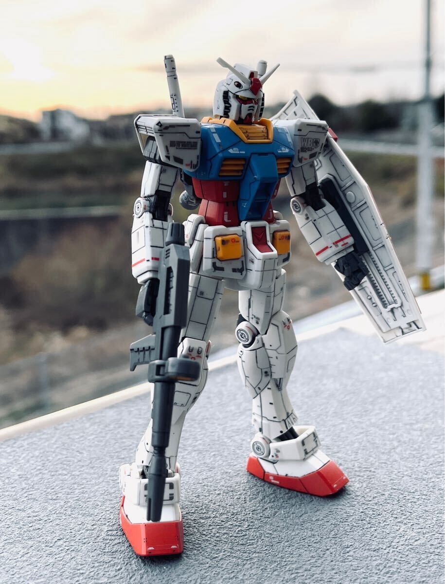バンダイ1/144 ガンプラ HG RX-78 ガンダム 完成品 基本無塗装ウェザリング施工完成品 ガンダム スクエア限定版かも?拍卖
