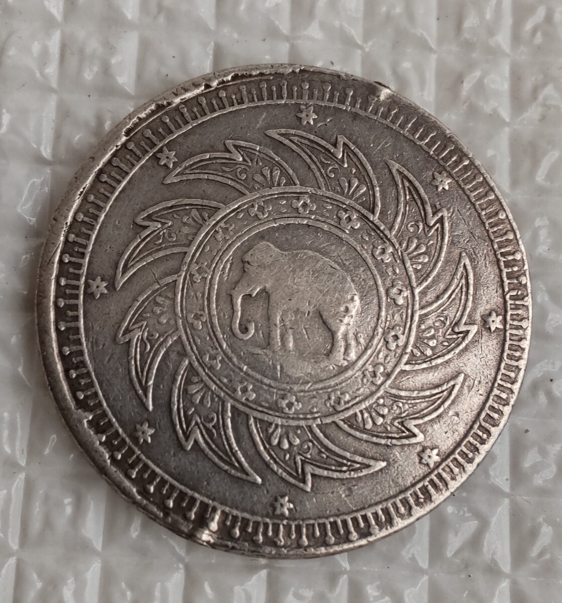 タイ 1860年発行 1バーツ銀貨 ラーマ4世 タイ王国 銀貨 アンティーク拍卖
