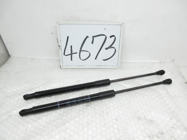 R2年 ヤリス X 5BA-KSP210 左右バックドアダンパー 68960-K0120 197446 4673拍卖