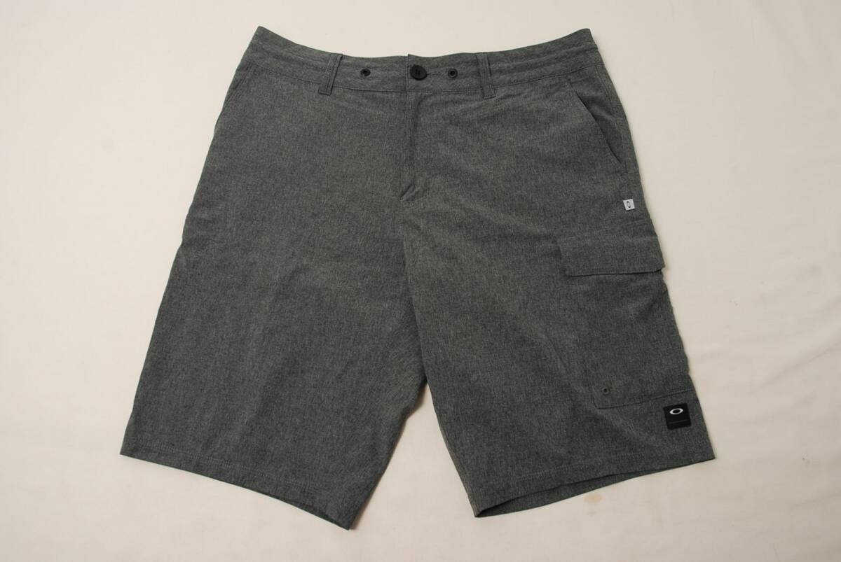 coco 中古【値下げ】 オークリー OAKLEY メンズ ハーフパンツ 32インチ グレー 薄手 シンプル レターパックプラス発送可 79313拍卖