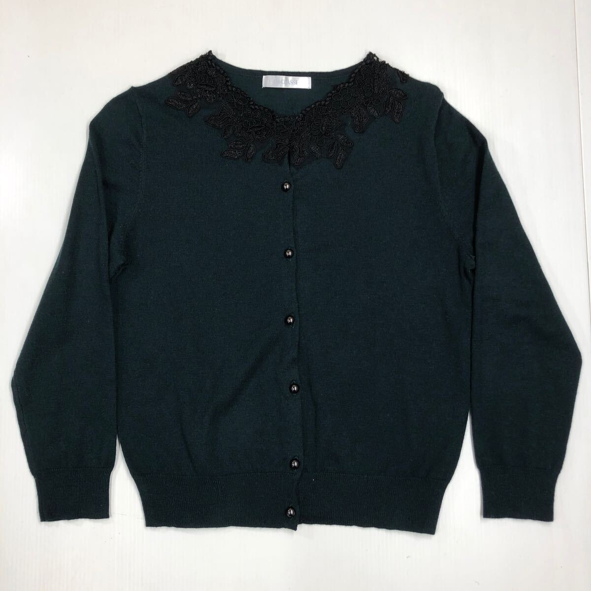 DoCLASSE ドゥクラッセ ニットカーディガン ウール混 ダークグリーン Mサイズ 412-42a拍卖