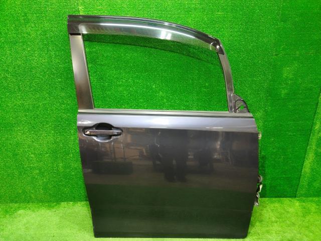 ヴォクシー ノア DBA-ZRR85G 右フロントドア ニホンイタ M305 67001-28250拍卖