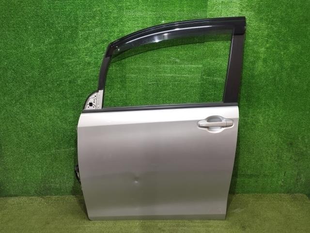 ヴォクシー ノア DBA-ZRR85G 左フロントドア ニホンイタ M305 67002-28270拍卖