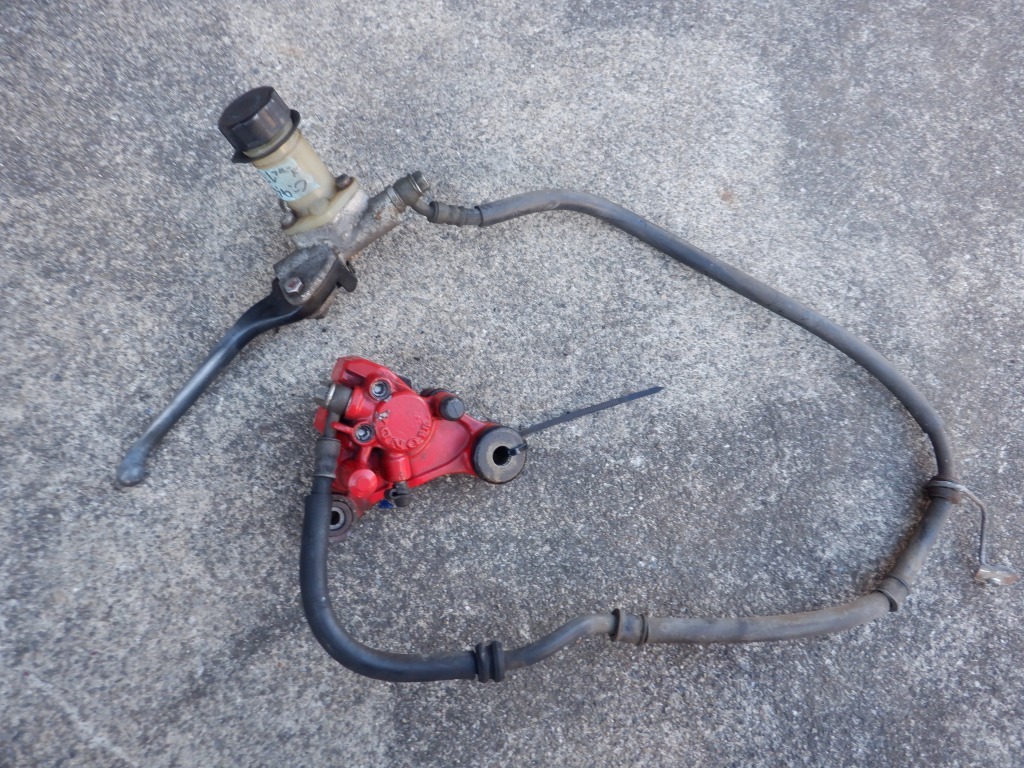 リード80SS HF04 純正フロントブレーキ マスターシリンダー キャリパー 実働車外し! B拍卖