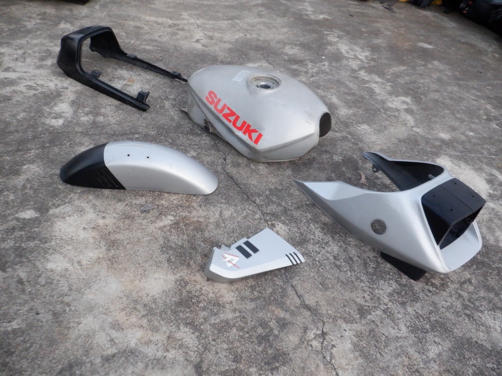 GSX400S カタナ 純正外装一式 銀 フェンダー アッパー タンク シートカウル サイドカバー(片側)拍卖
