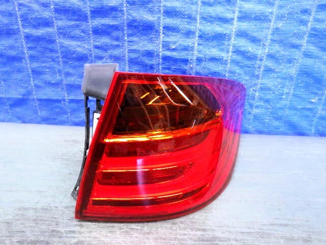 A121 BMW 3シリーズ F30 F31 前期 右テール 183611-12 7372788-01 美品拍卖