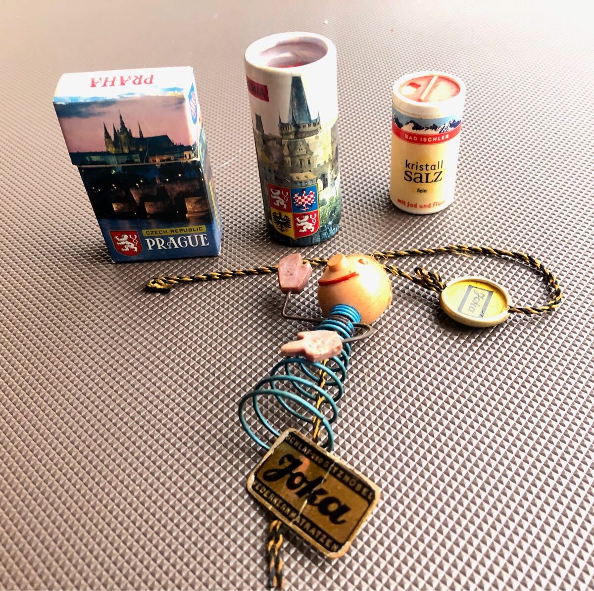 新品自宅保管海外旅行土産ミニチュアまとめて4点セット♪JOKAキーホルダーオーストリアザルツブルグ岩塩プラハマッチ2点拍卖