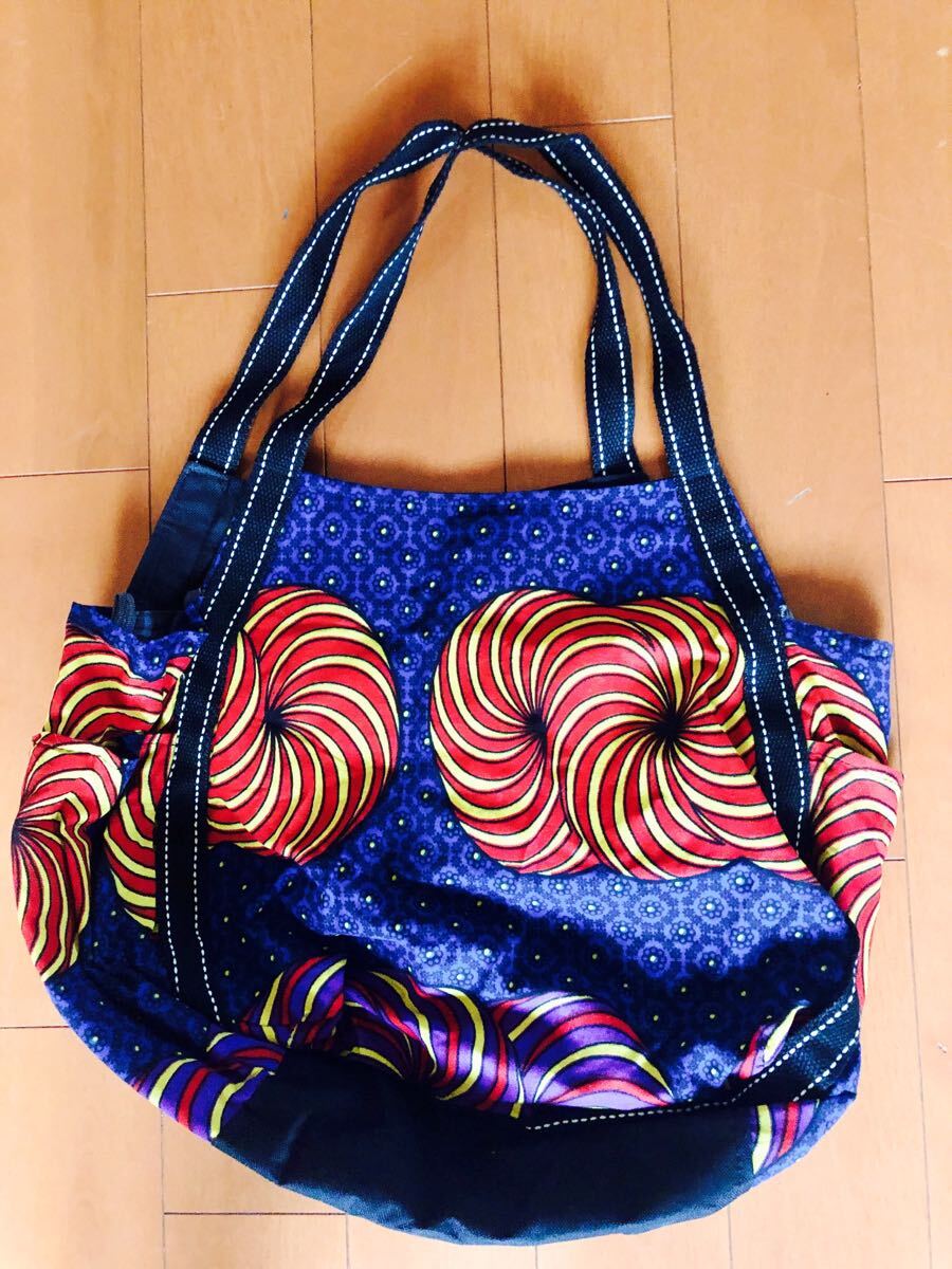 新品未使用自宅保管アフリカマリオネット大きいトートバッグショルダーバッグ40×33cm♪ブルー系派手さが可愛い軽量大容量 ナイロン内張拍卖