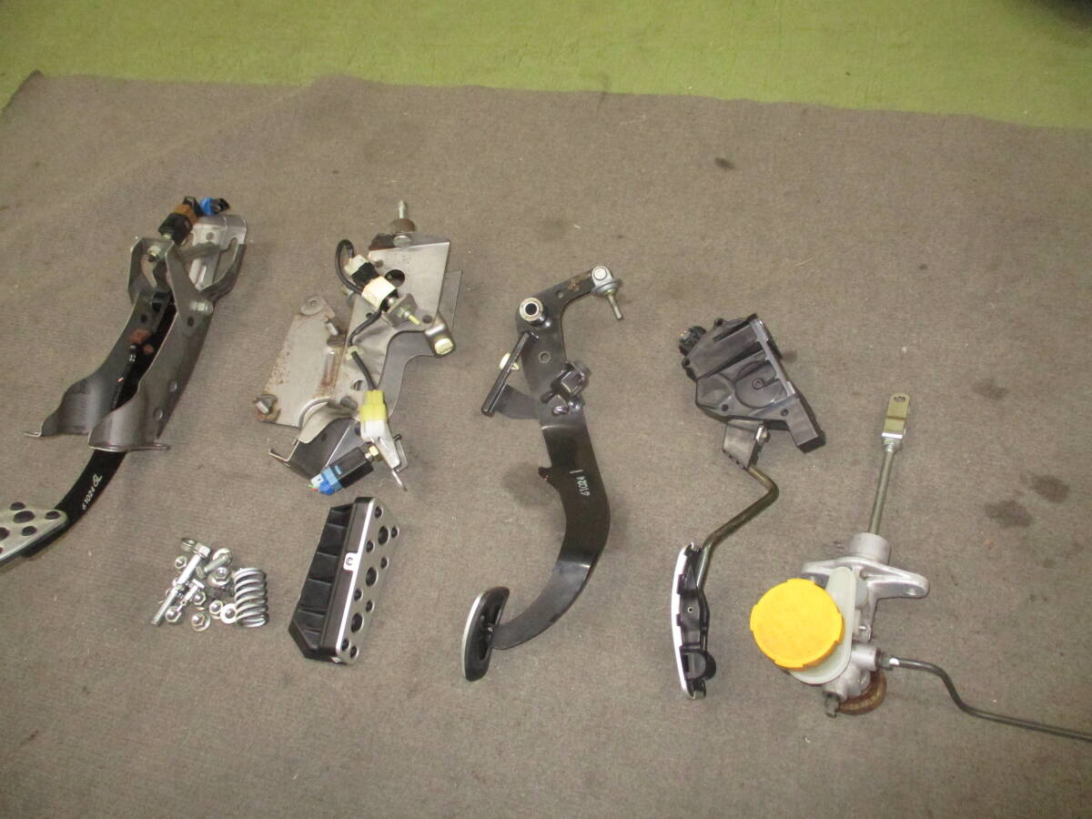 BP5レガシィ TUNED BY STi D型/6MT車 ペダルセット(アクセル/ブレーキ/クラッチ)拍卖