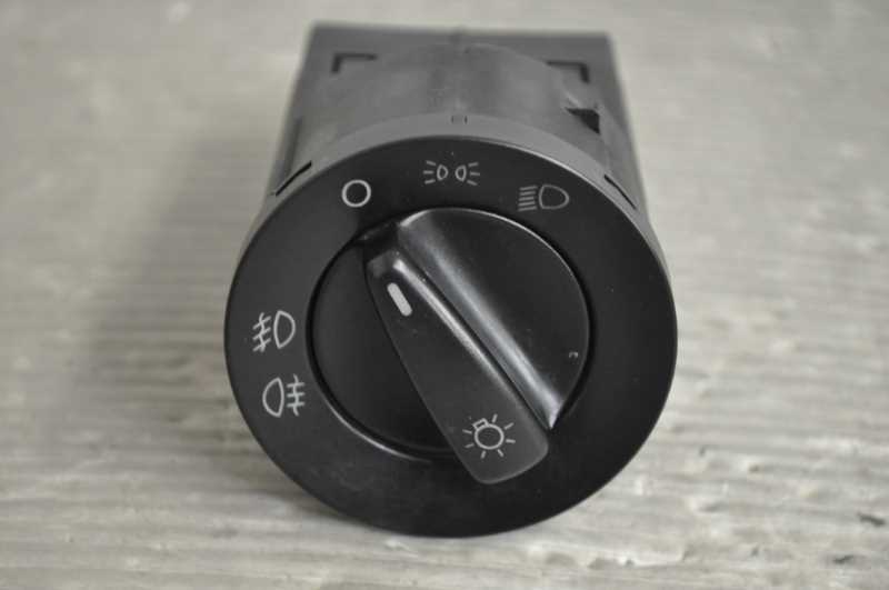 VW ポロ 1.6 GTI 6N型 5MT 右ハンドル 後期 (6NARC) 純正 破損無 動作保証 ヘッドライトスイッチ ライトスイッチ 1C0941531A s016731拍卖