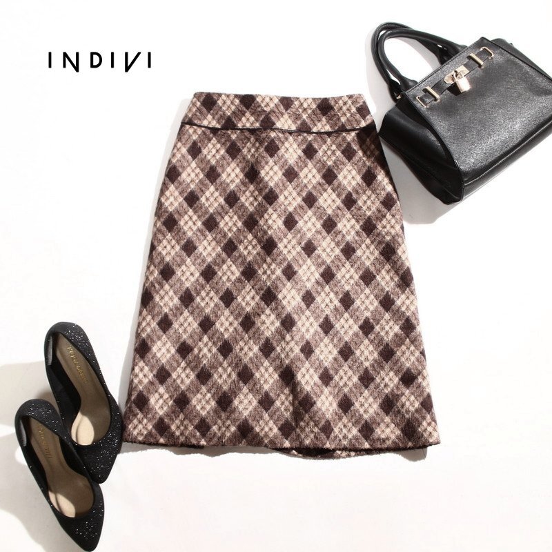 美品 インディヴィ INDIVI 株) ワールド 冬 あったか ふんわり 起毛 チェック 柄 Aライン ウールスカート 7号 36 ブラウン 通勤 綺麗め拍卖