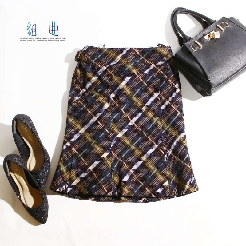 美品 厚手 組曲 クミキョク 株) オンワード樫山 冬 暖か ドラマチック チェック 柄 飾ベルト Aライン ウールスカート 1 ブラック 黒 黄拍卖