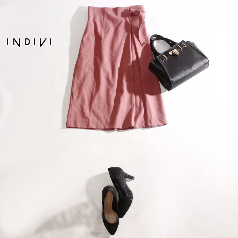 美品 インディヴィ INDIVI 株) ワールド 秋 冬 ベルトデザインミディスカート 9号 38 ピンク 女性らしい エレガント デザイン ポリエステル拍卖