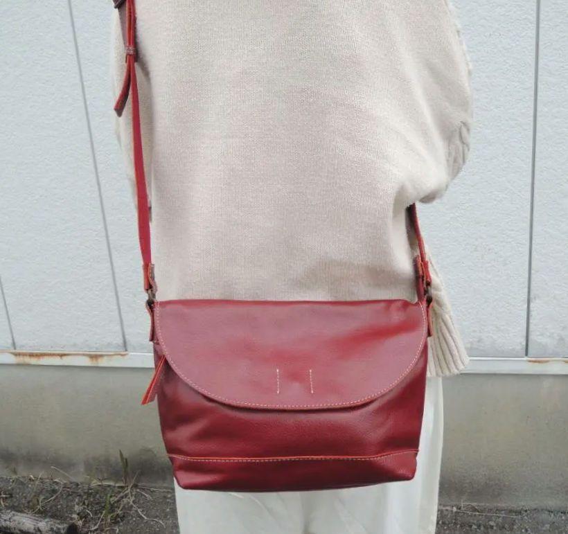 新品 送料込☆通常22000円 メッセンジャーバッグ☆牛革 ショルダー拍卖