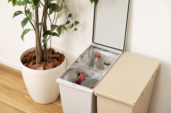 20L スリム 横連結OK ゴミ箱 おしゃれ インテリア シンプル キャスター付き パッキン付き 袋止め付き 北欧 分別 スリム ベージュ LFS-846拍卖