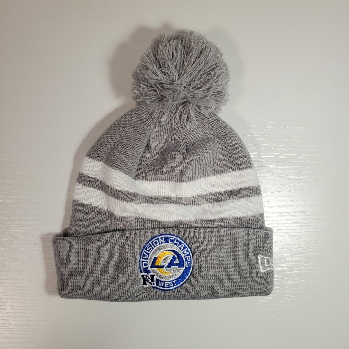 新品 ニューエラ ポンポン付きニット帽 ニットキャップ ロサンゼルス・ラムズ Beanie New Era グレー拍卖