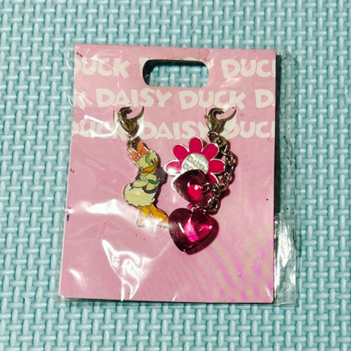 未使用 ディズニーストア デイジー ファスナーアクセサリー チャーム パッケージ少しいたみあり拍卖