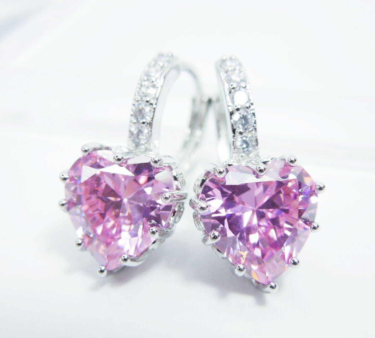 ピンク ハート型 リングピアス 高品質キュービックジルコニア 新品 両耳用 ハート ピアス シルバー キラキラ 大きめ 推し色 桃色 かわいい拍卖