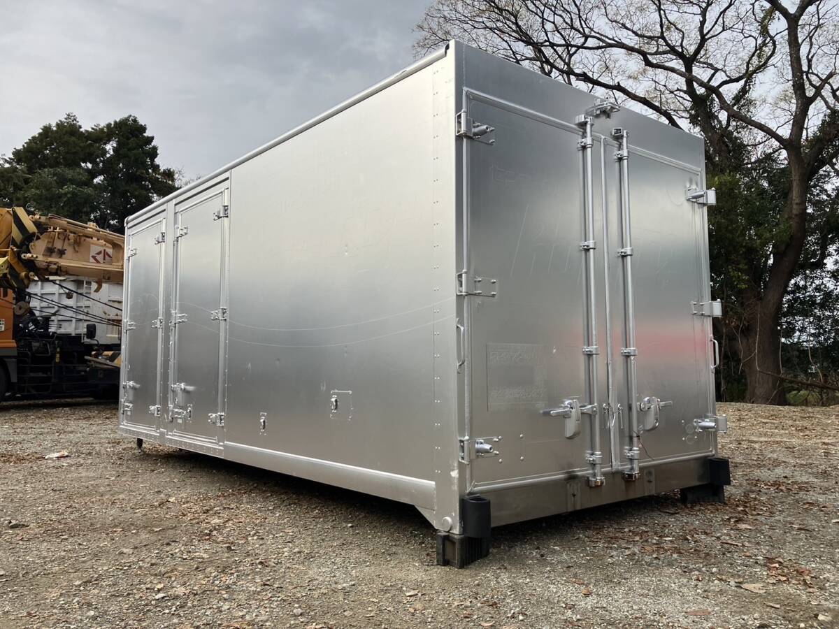 福岡発 3t冷蔵冷凍コンテナ 鍵付き 2枚引き扉横ドア付き 片方開かない その他多数コンテナ有、株式会社南商会拍卖