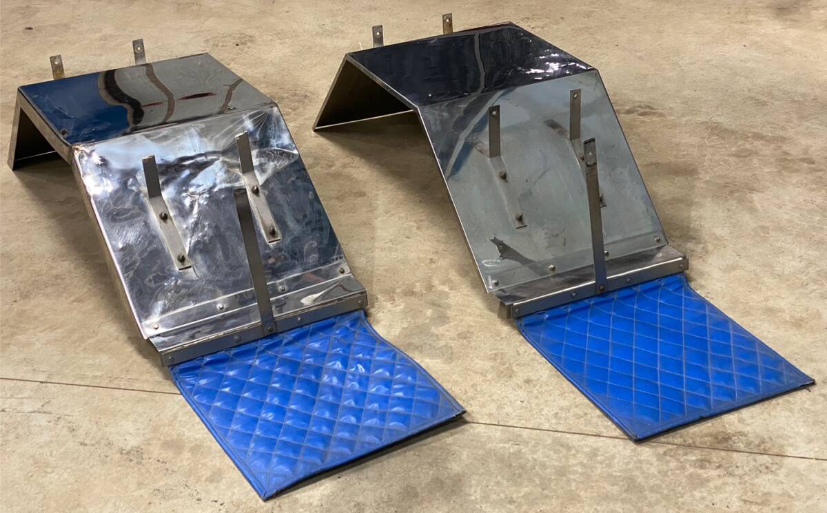 『24951』リアフェンダー ステンレス 左右セット マッドガード 垂れゴム ステー付 中型 大型 増トン 4t 泥除け 茨城県拍卖