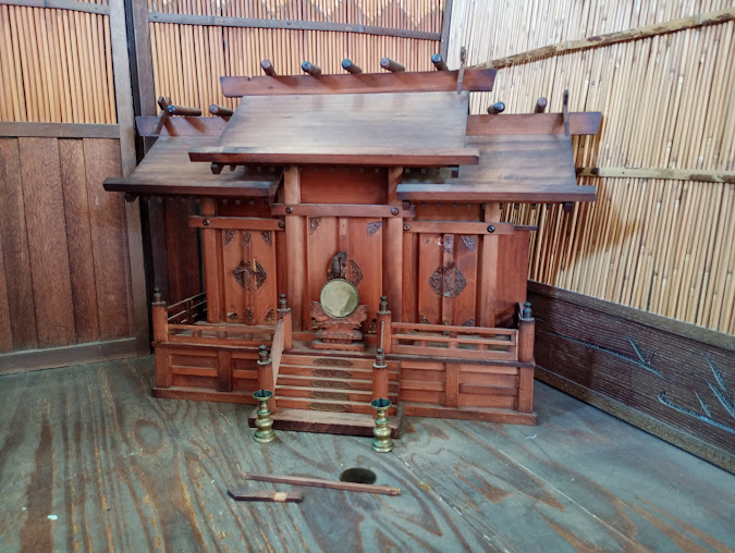 ◇《引き取り限定》《旧家出し》神棚/古い アンティーク レトロ 古木 当時物 置物 オブジェ 飾り物 コレクション 拍卖