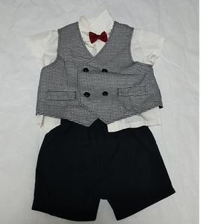 90サイズ 男の子 半袖 フォーマル 千鳥格子柄ベスト 半袖シャツ 蝶ネクタイ 黒色ズボン拍卖