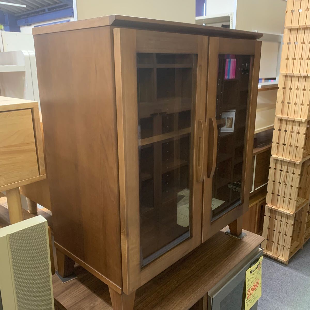 キャビネット 本棚 飾り棚 食器棚 書棚 収納棚 くるみ材 木製 ガラス扉 シェルフ ブックシェルフ拍卖