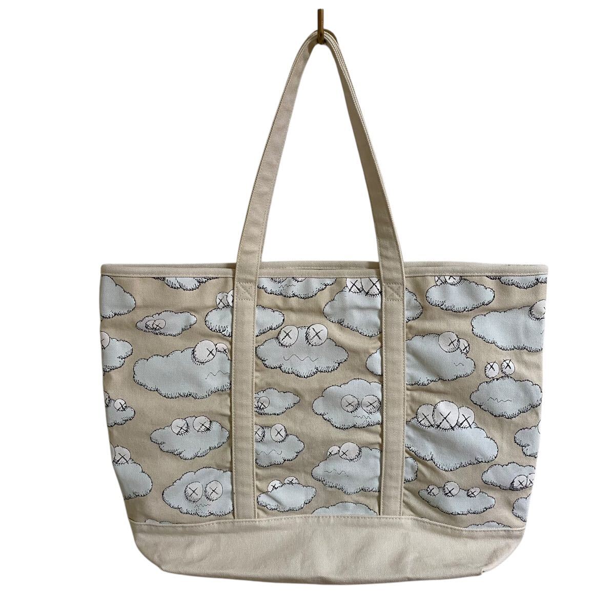【初期 KAWS UNIQLO カウズ ユニクロ コラボ 雲 クラウド キャンバス トートバッグ 横48cm 縦35cm ベージュ色 ブライアン ドネリー】拍卖