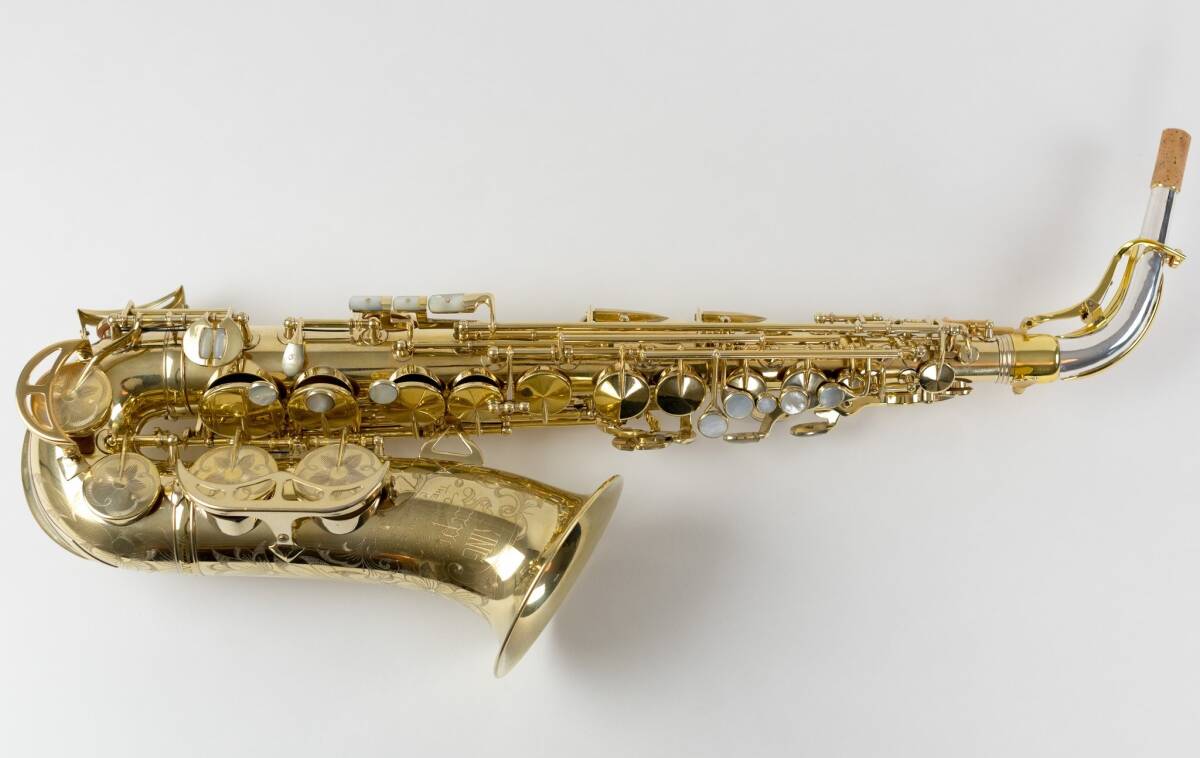 【至宝】KING Super 20 アルト 1948年製 特注 金メッキ (Gold Plate) & フルパール仕様 関係者ネーム彫刻入拍卖