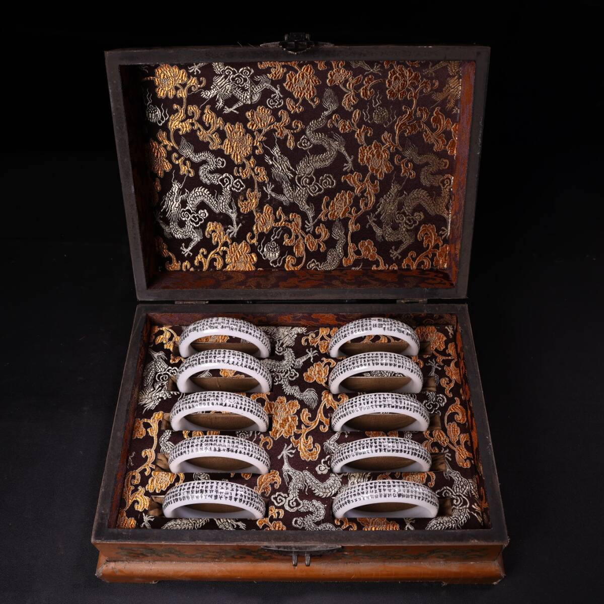 『清・宮廷御製・古和田白玉彫・經文・腕輪・漆器盒・箱付』極細工・東洋彫刻・骨董品・古賞物・中国古玩・中国古美術拍卖