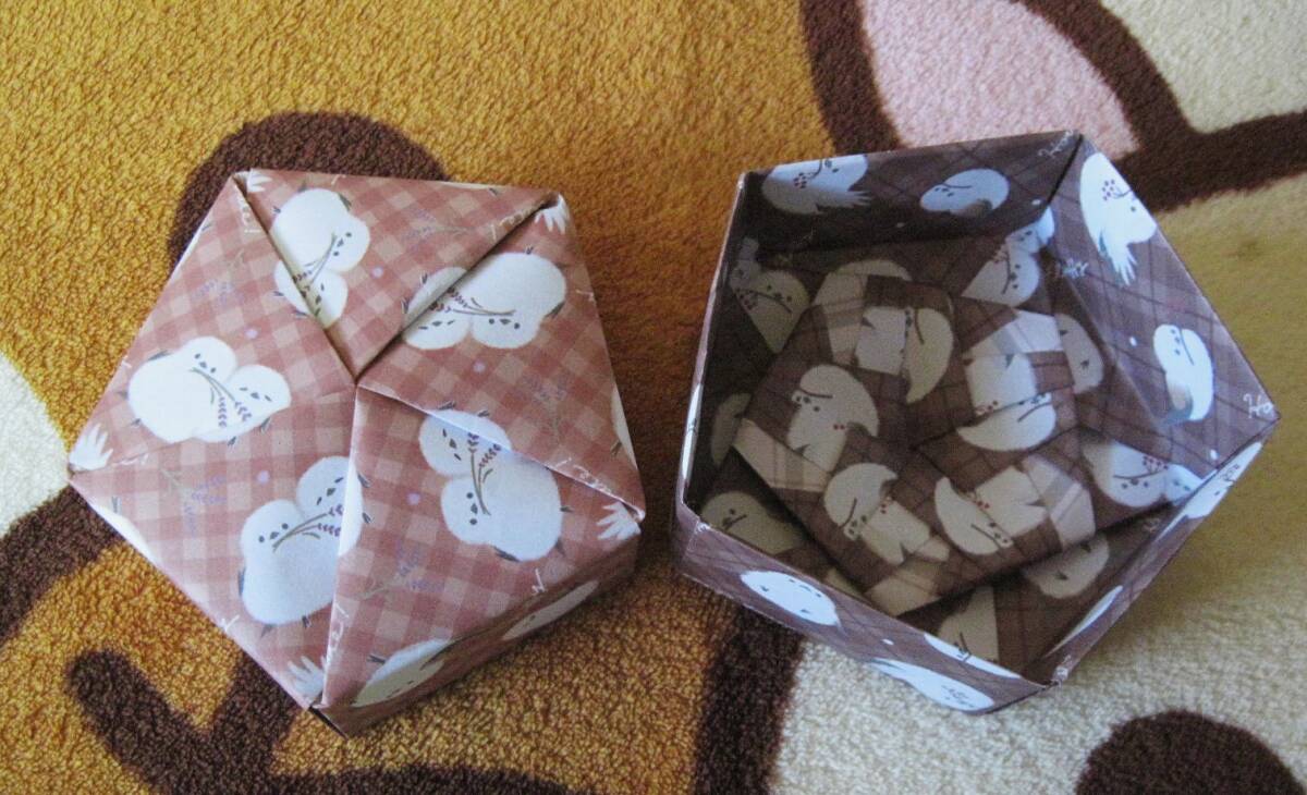 雑貨■五角箱 ふわふわシマエナガ柄 No.078 ブラウン チェック 手工芸 折り紙 小物入れ かわいい 手作り ギフト 贈り物に プレゼント拍卖