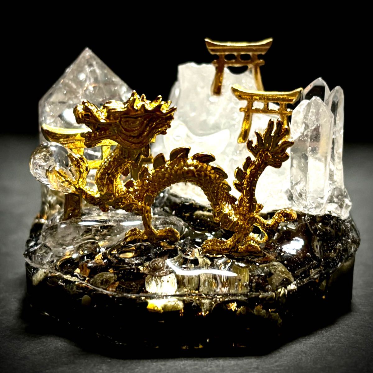 ◇宝水晶を掴む龍◇勾玉◇三基の鳥居◇オルゴナイト◇オブシディアン◇オブジェ◇シトリン◇水晶◇拍卖