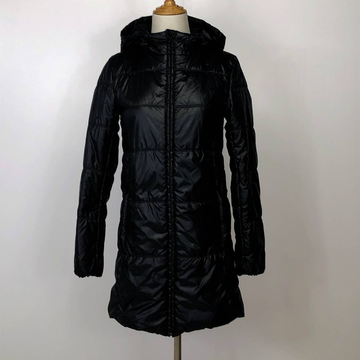 ZY0314 美品 UNIQLO ユニクロ メンズ アウター コート 長袖 中綿入り Sサイズ ブラック 黒 無地 撥水加工 防寒 ベーシックカジュアル 冬拍卖