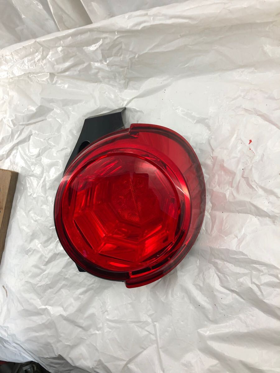 h12.14 綺麗 ダイハツ キャスト LA250S 右テールランプ TOKAIDENSO 20519 LED 右側運転席側 テールライト拍卖