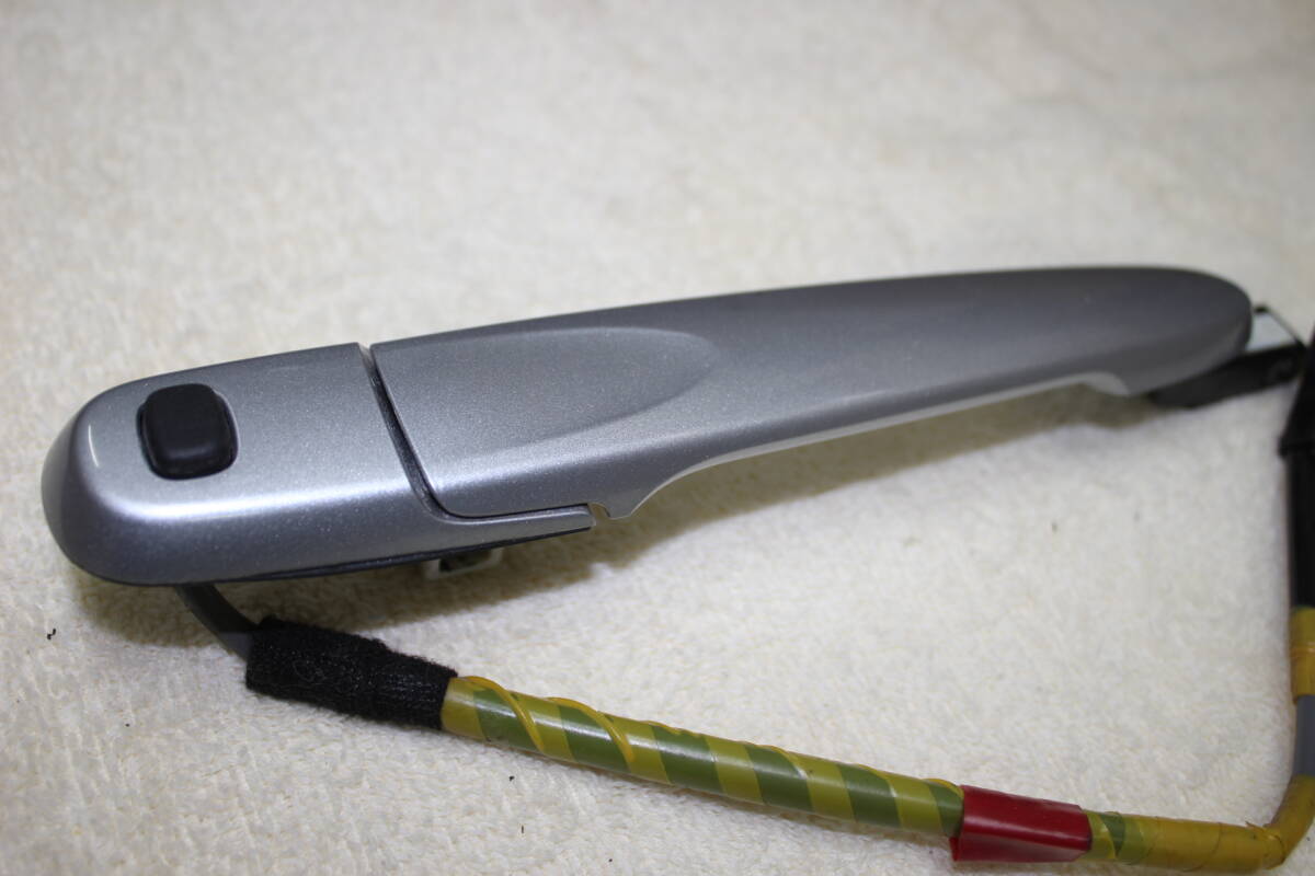 ダイハツ ウエイク右フロントドア アウターハンドル シルバー中古品処分 倉庫整理拍卖