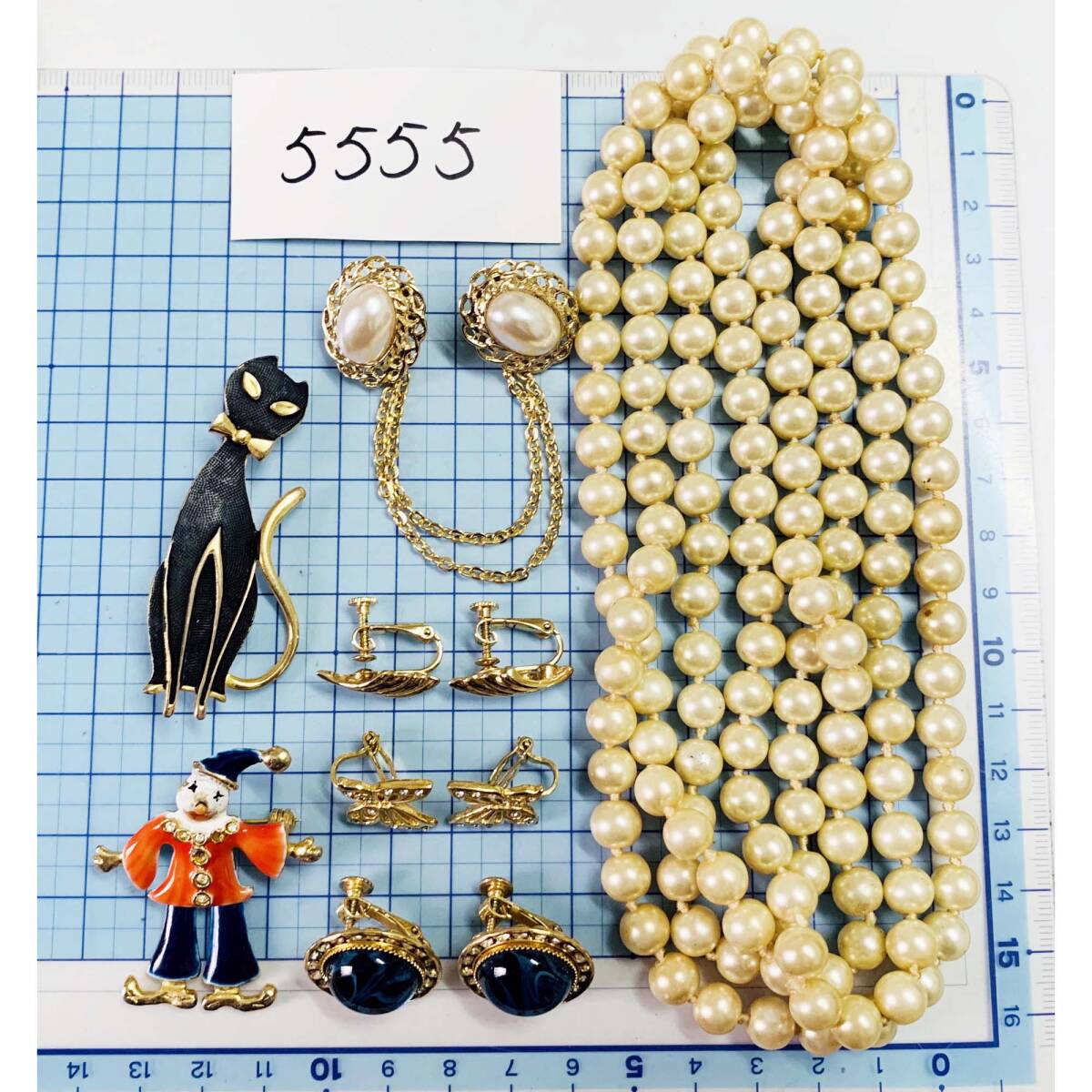 各種アクセサリー サファイア風イヤリング ピエロ Daisy猫ちゃん ブローチ フェイクパールネックレスなど お得7点セット No.5555拍卖