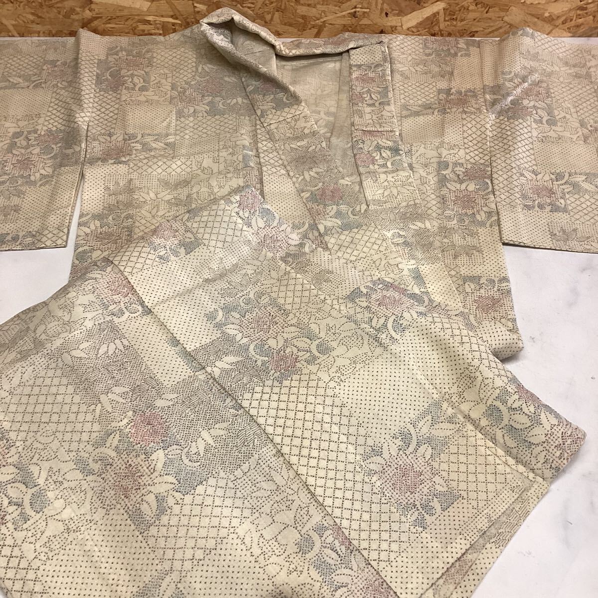 着物 カジュアル クリーム系 花模様 和装 レディース シンプル (く77)拍卖