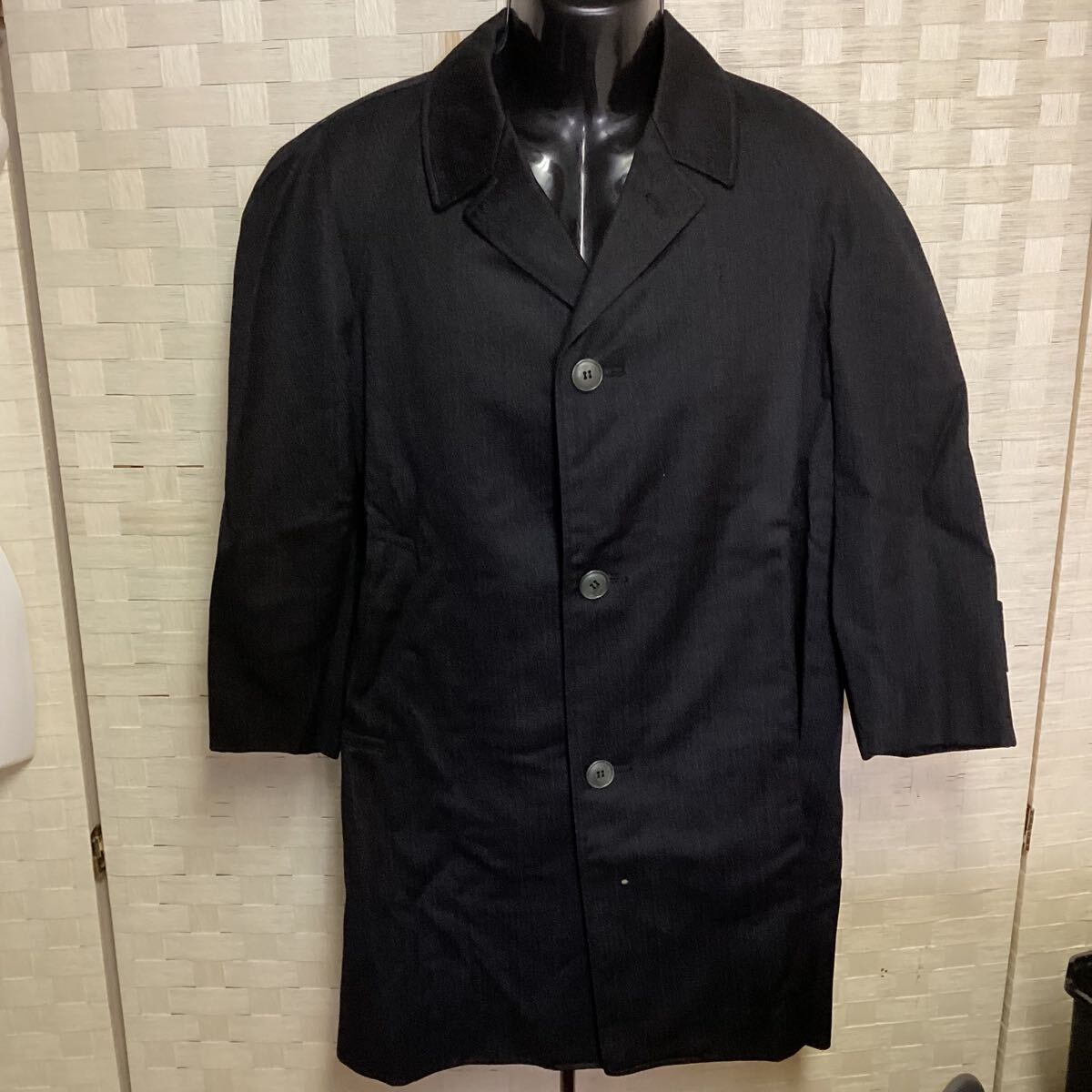 黒 ボタン付きコート 肩幅広め オーダーメイド メンズ コート 黒系 (し10)拍卖