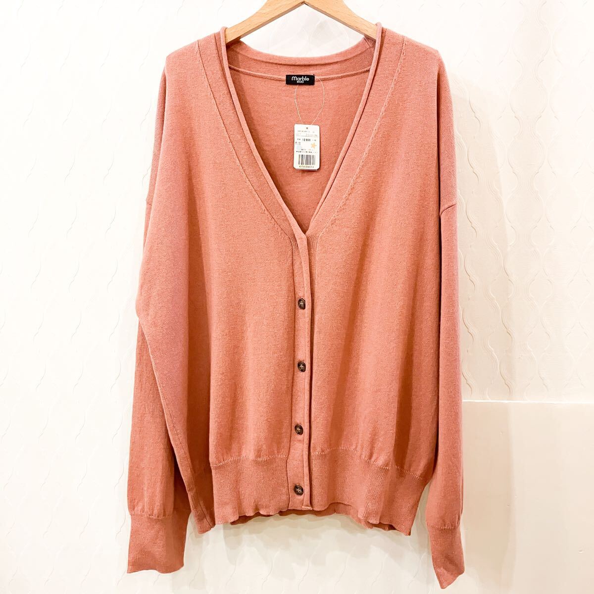 【新品未使用】marble SUD マーブルシュッド カーディガン サーモンピンク くすみピンク 羽織り 長袖 フリーサイズ かわいい Vネック拍卖