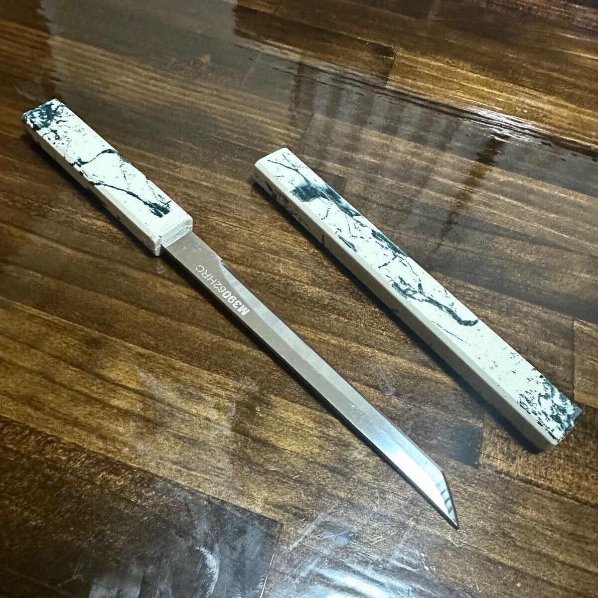 新品★サバイバルナイフ 鞘付き アウトドア 刀 キャンプ 山刀 シース付き ケース 短刀 大理石調! 拍卖