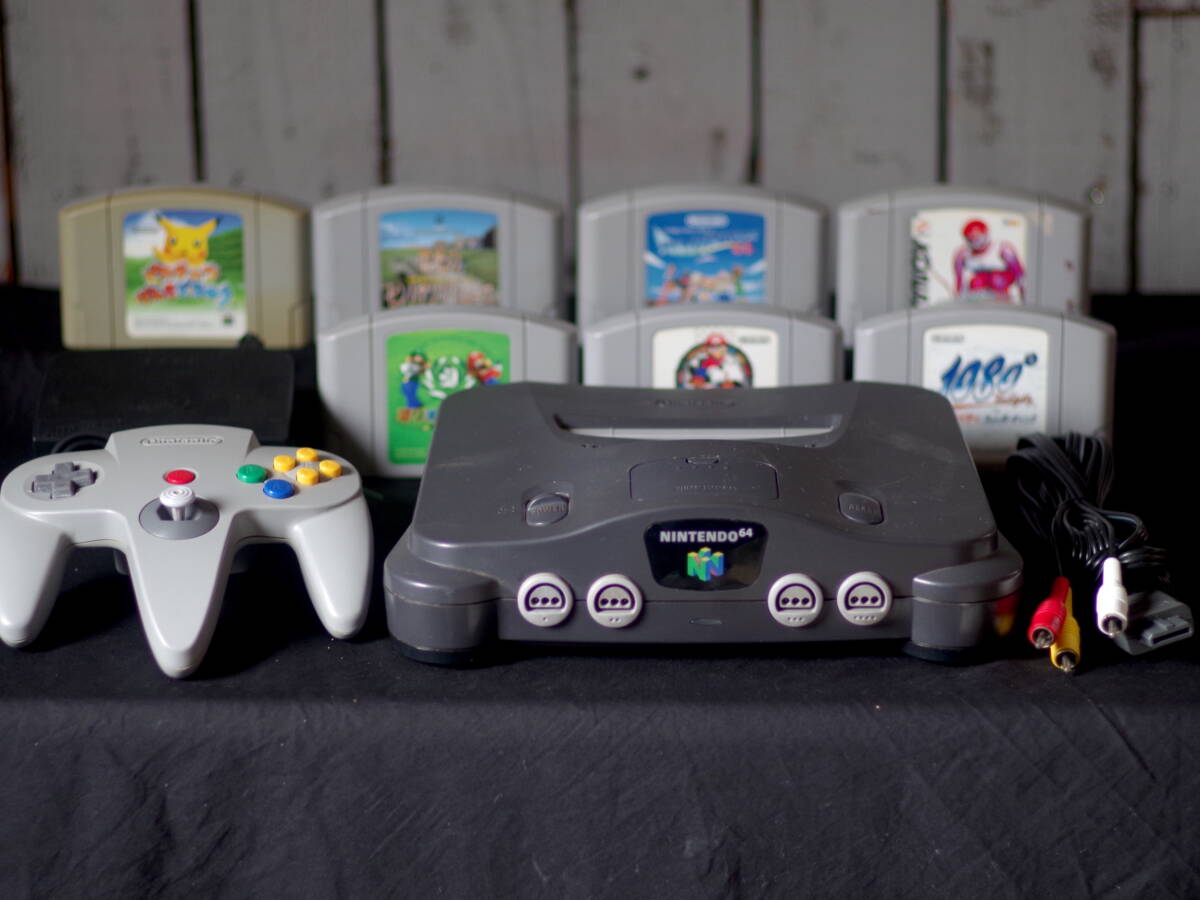 M11643 すぐ遊べる!! NINTENDO64 ゲームプレイOK!! コントローラー 電源 映像ケーブル マリオカートなどソフト7本付 80サイズ 0612拍卖