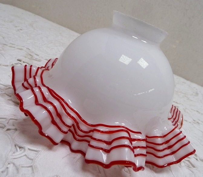 (☆BM)【SALE】昭和レトロ ガラス製 ランプシェードのみ①ホワイト 赤 ストライプ 電傘 アンティーク ヴィンテージ 照明 パーツ フリル拍卖